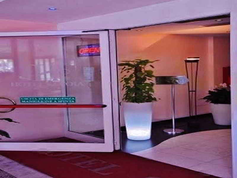 莎沃依雅酒店 利尼亚诺萨比亚多罗 外观 照片